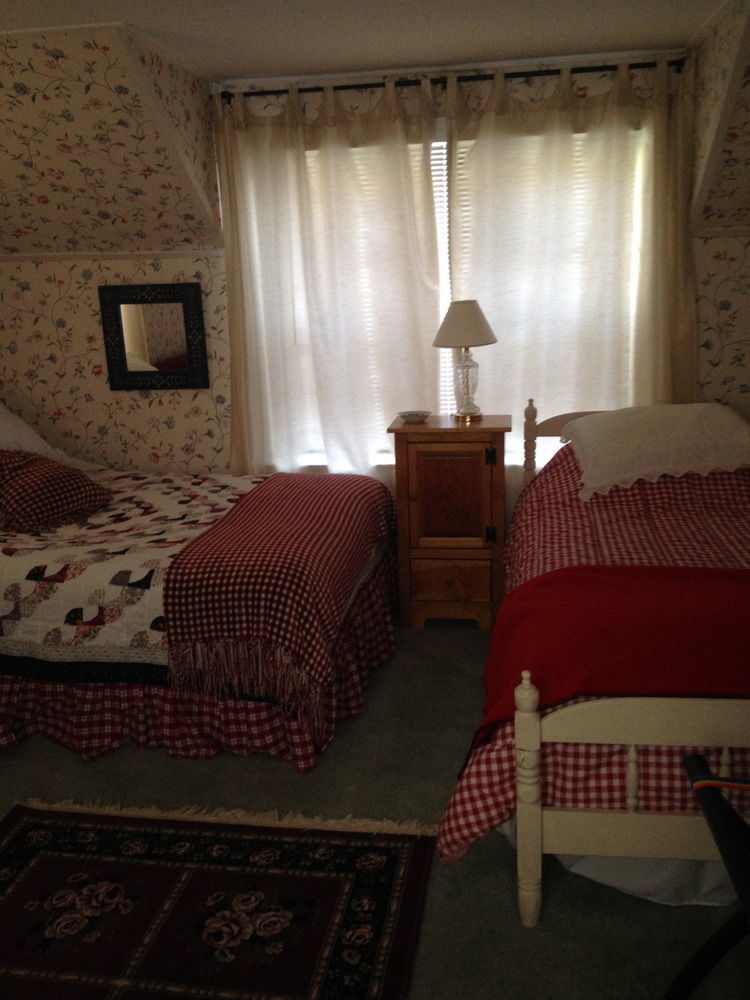 Stephen Clay Homestead Bed And Breakfast Кандия Экстерьер фото
