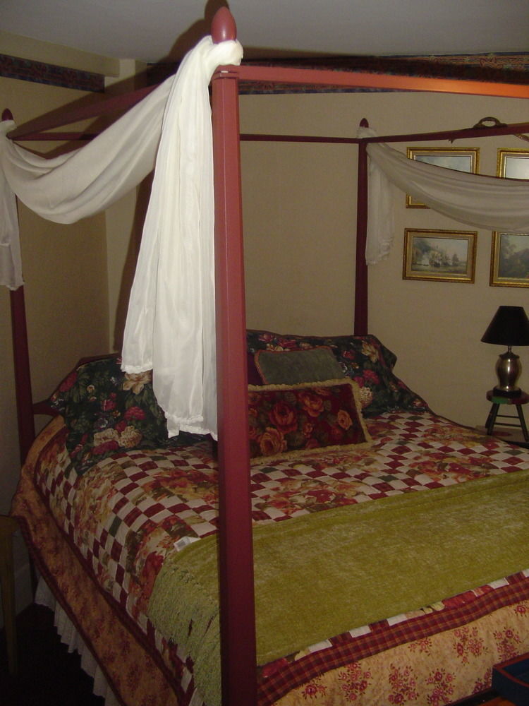 Stephen Clay Homestead Bed And Breakfast Кандия Экстерьер фото