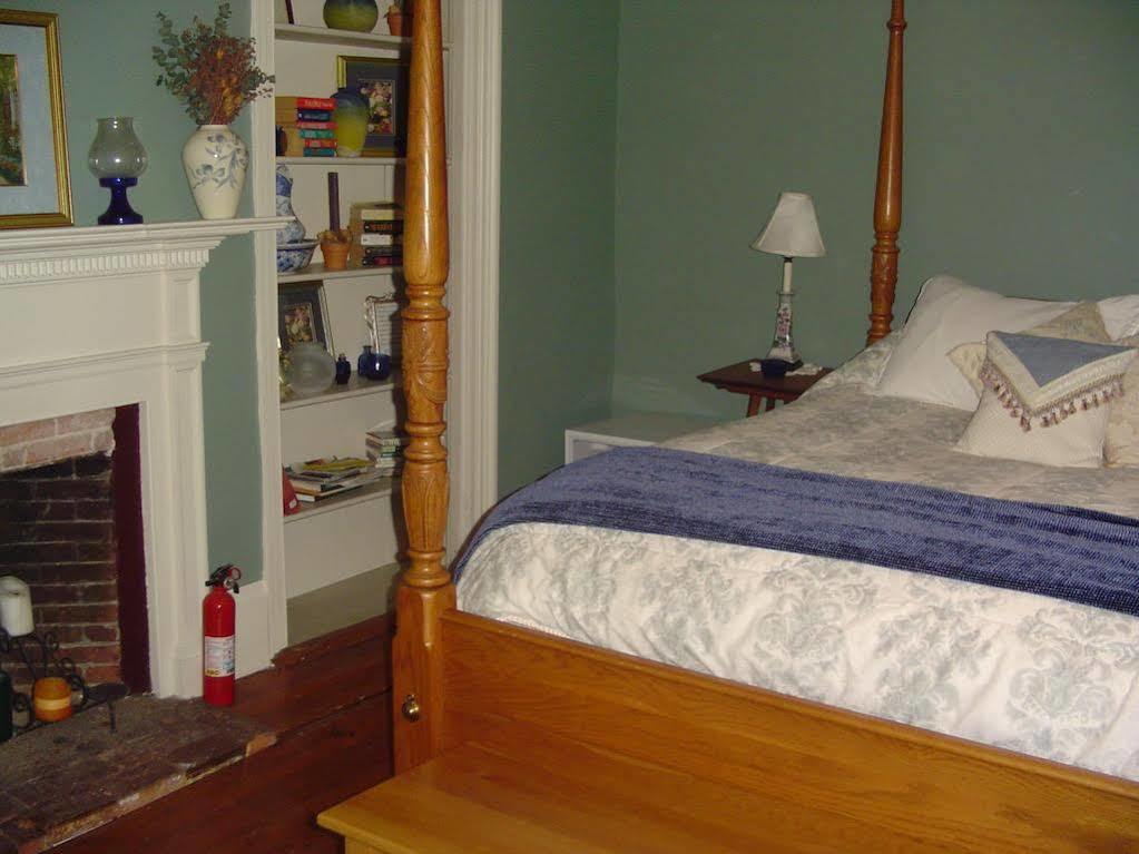 Stephen Clay Homestead Bed And Breakfast Кандия Экстерьер фото