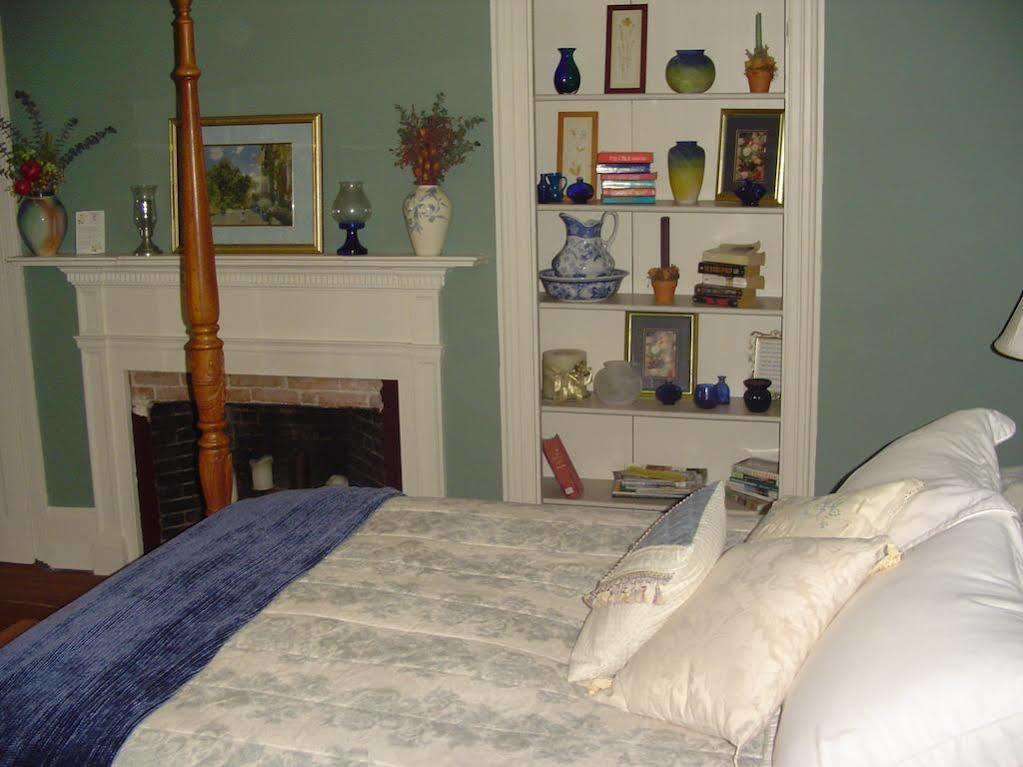 Stephen Clay Homestead Bed And Breakfast Кандия Экстерьер фото