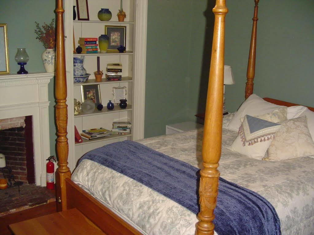 Stephen Clay Homestead Bed And Breakfast Кандия Экстерьер фото
